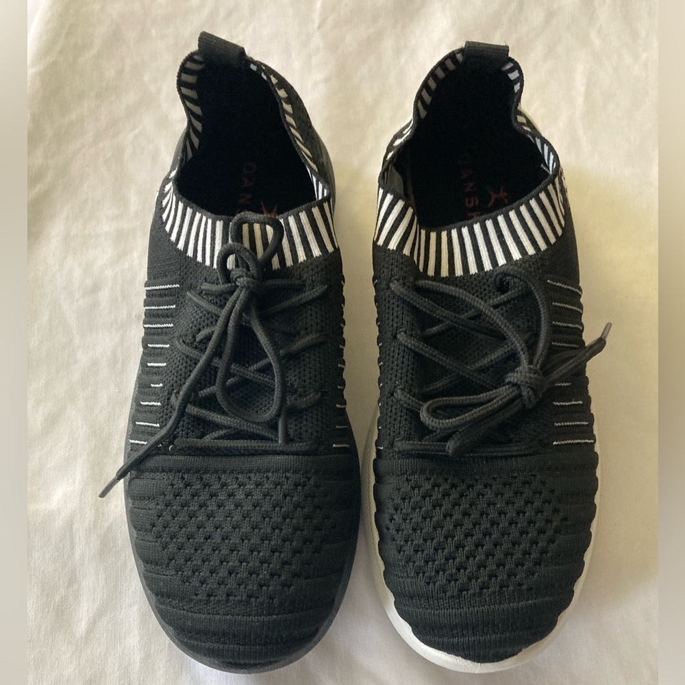 Danskin Black Knit Lightweight Athletic Walking Sneakers Dual-Color Outsoles